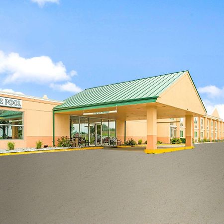 Travelodge By Wyndham Lincoln Airport I-80 Экстерьер фото