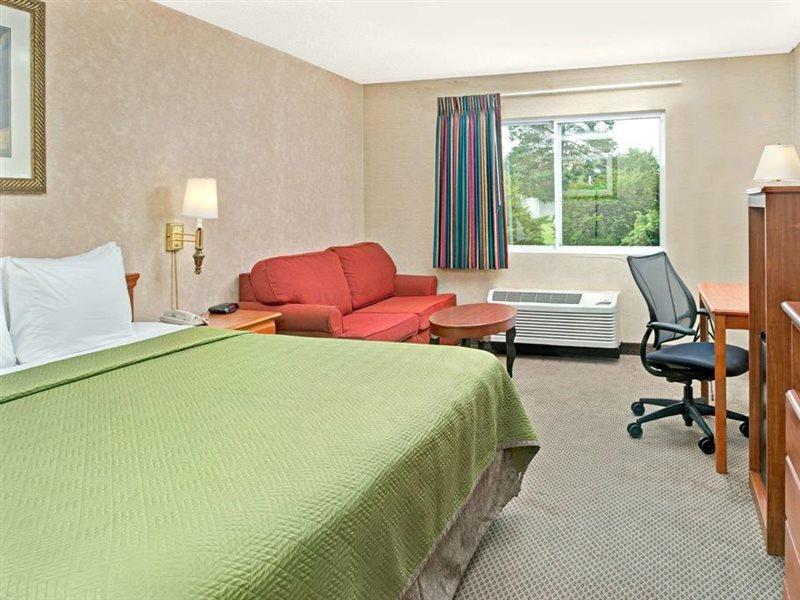 Travelodge By Wyndham Lincoln Airport I-80 Экстерьер фото