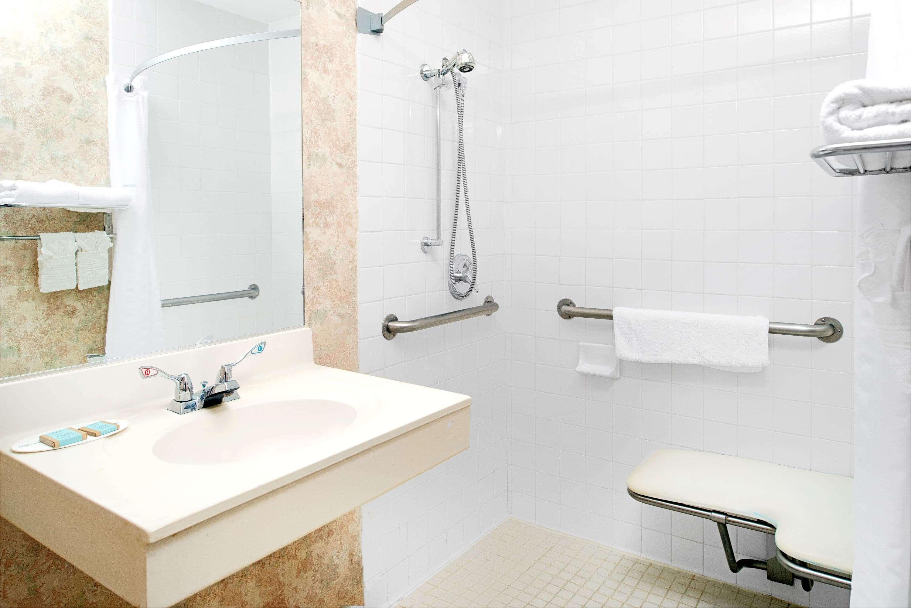 Travelodge By Wyndham Lincoln Airport I-80 Экстерьер фото