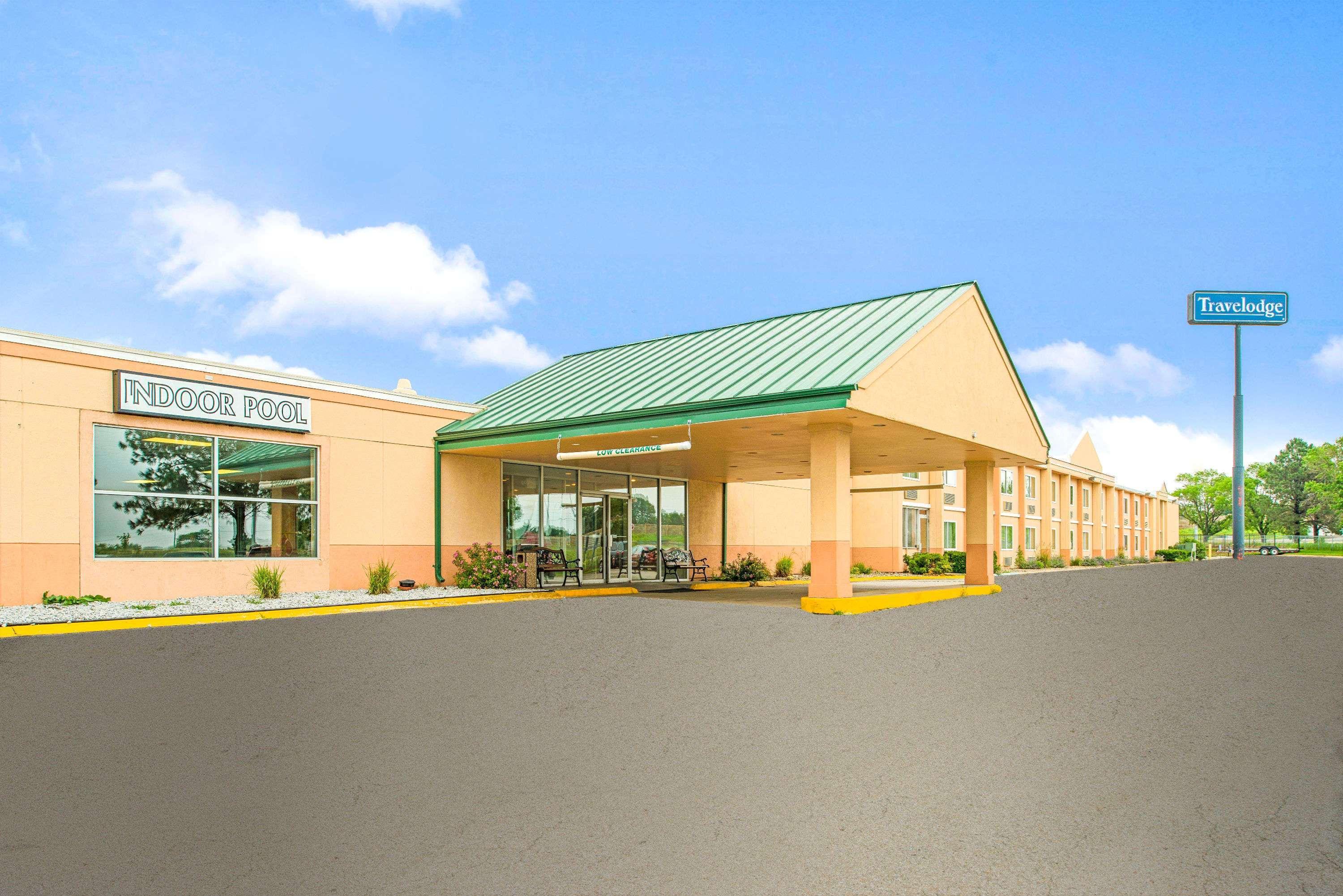 Travelodge By Wyndham Lincoln Airport I-80 Экстерьер фото