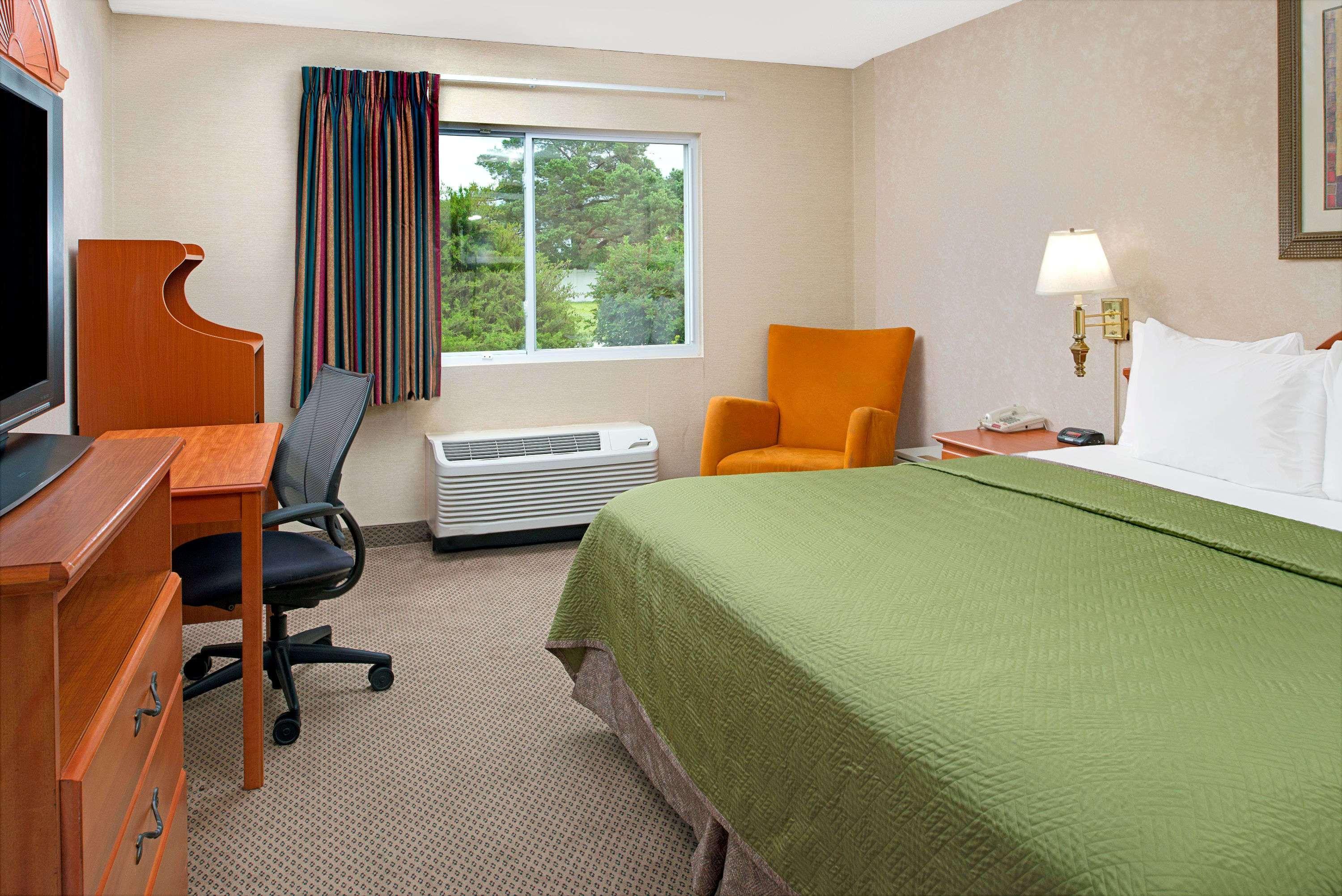 Travelodge By Wyndham Lincoln Airport I-80 Экстерьер фото