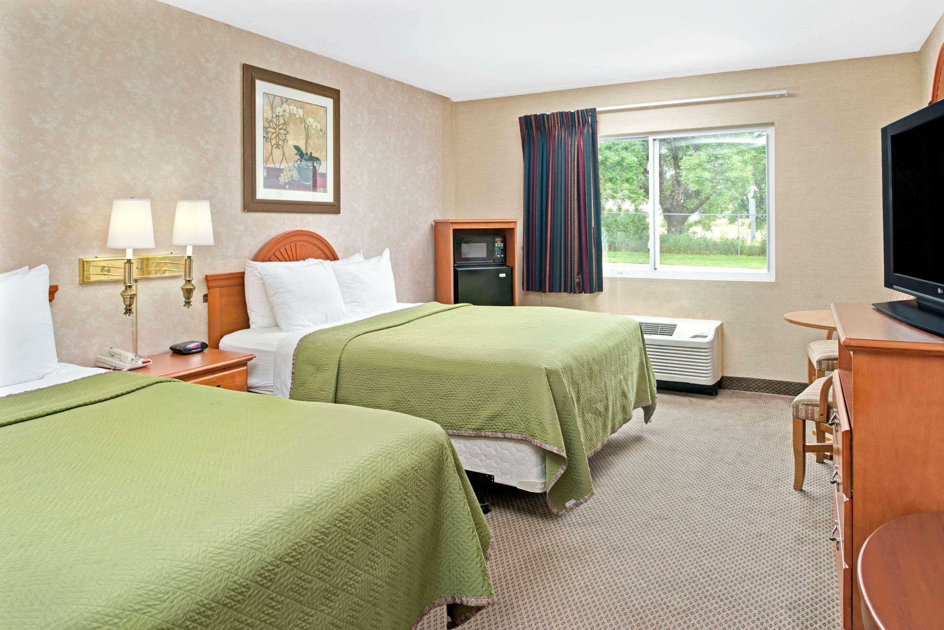 Travelodge By Wyndham Lincoln Airport I-80 Экстерьер фото