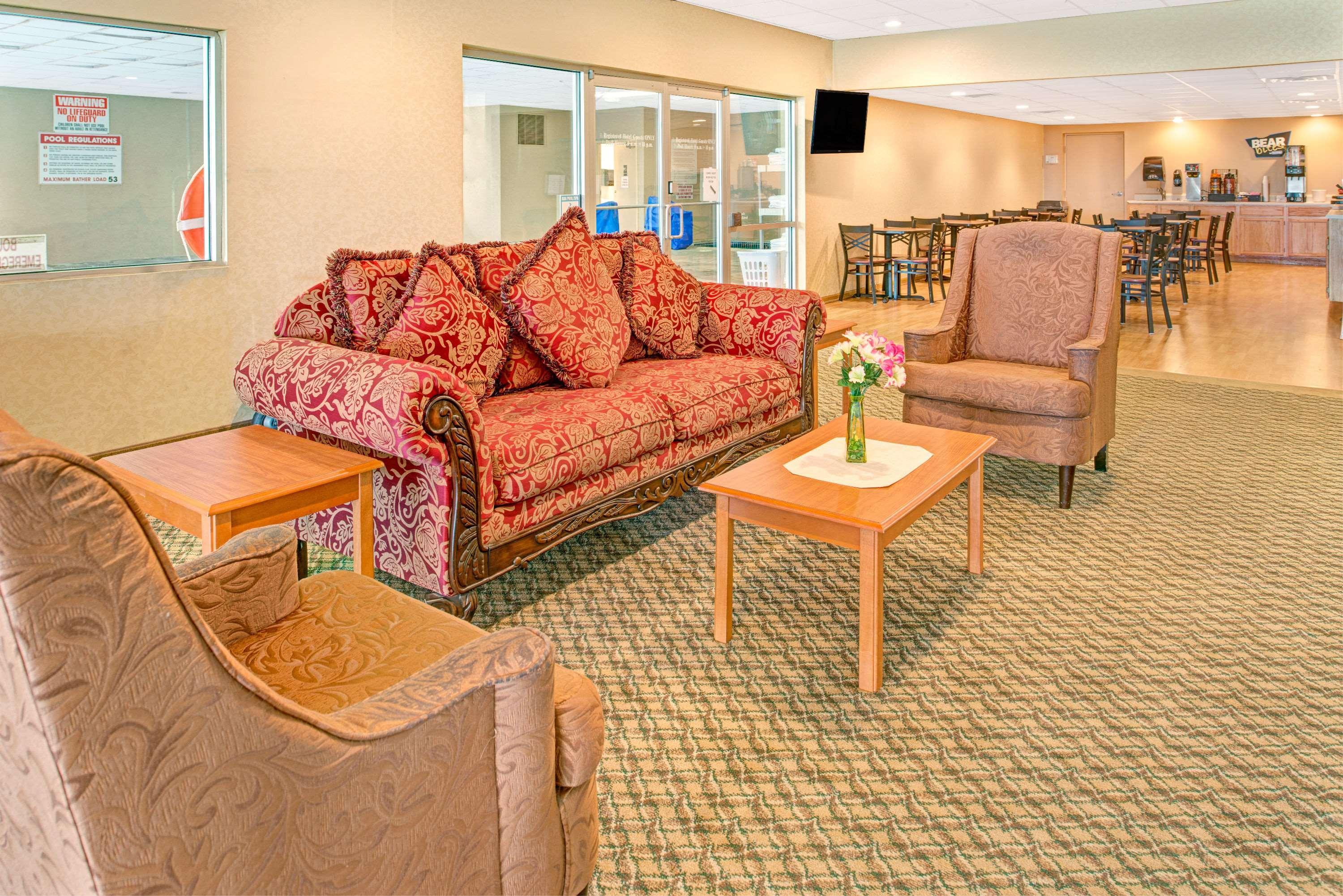 Travelodge By Wyndham Lincoln Airport I-80 Экстерьер фото