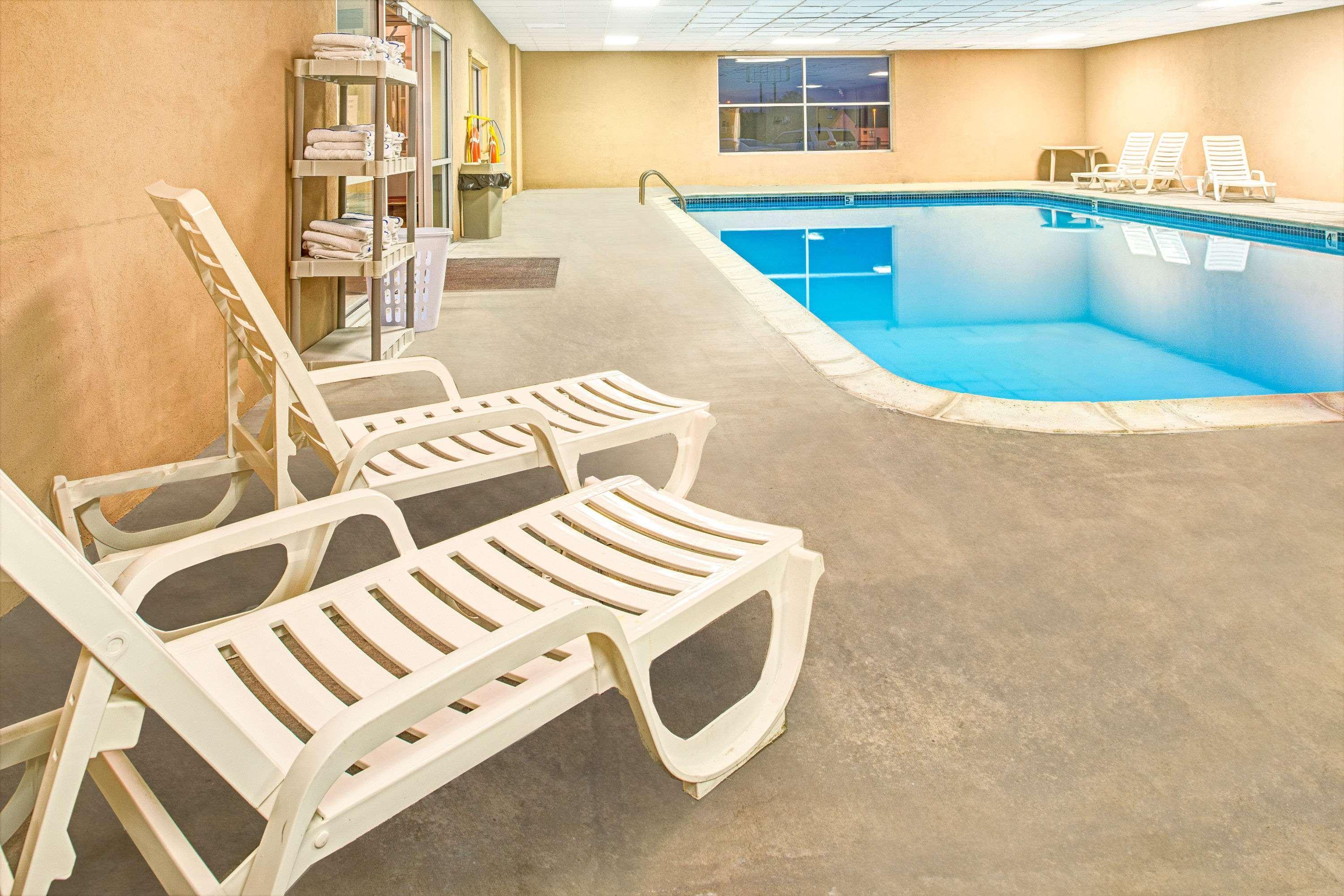 Travelodge By Wyndham Lincoln Airport I-80 Экстерьер фото